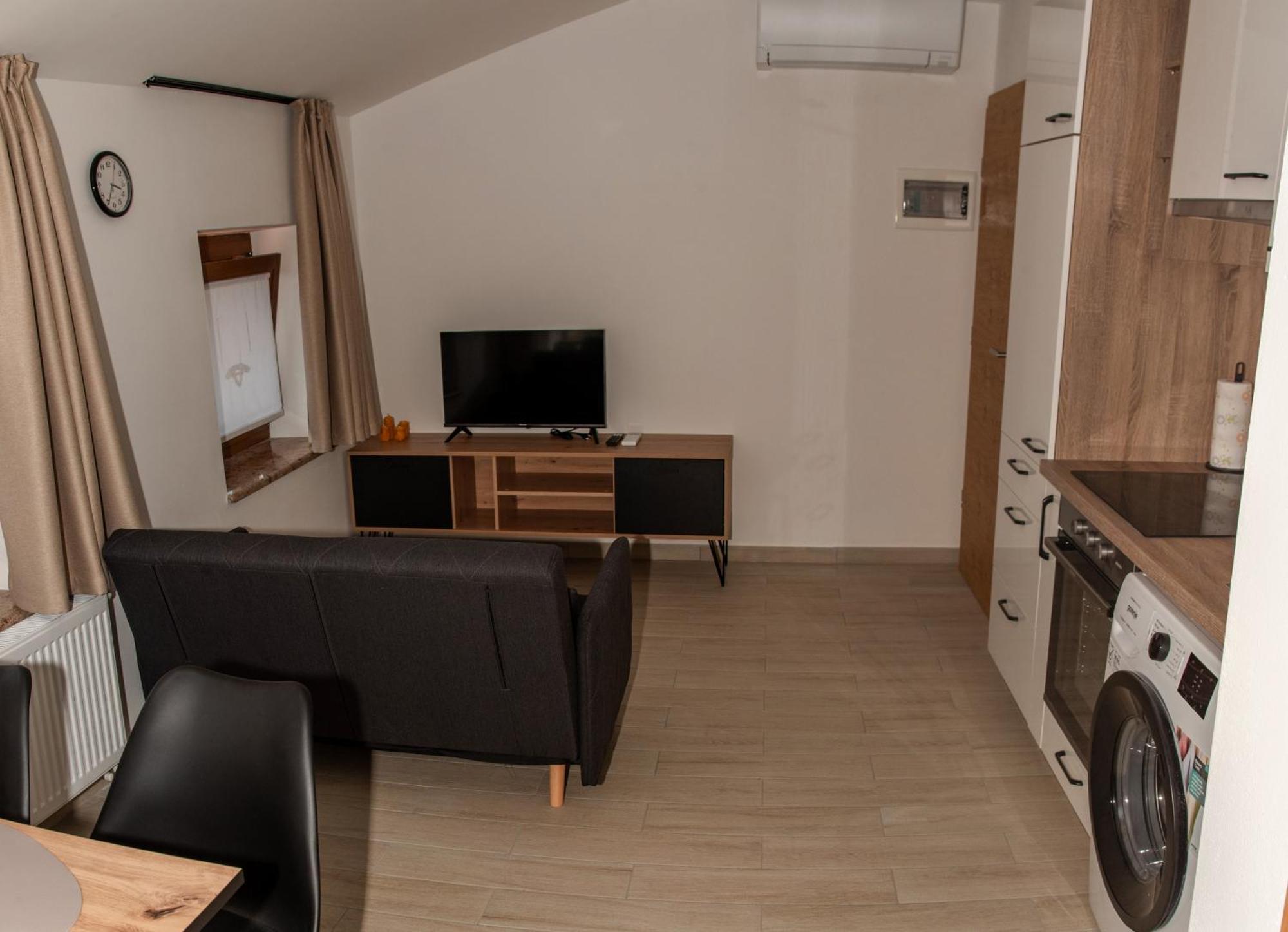 Apartmaji Tinta *